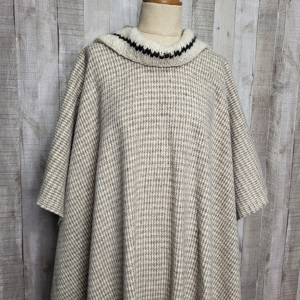 Vintage Wool Houndstooth Poncho with Fringe. Full Length, Long.